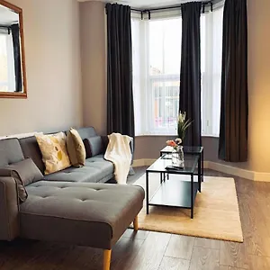 Modern & Luxurious Central - Free Parking Holiday home